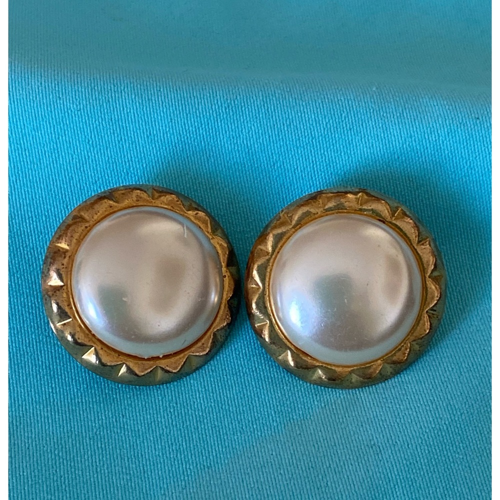 Vintage Gold Tone/Pearl Imitation Clip On Earrings